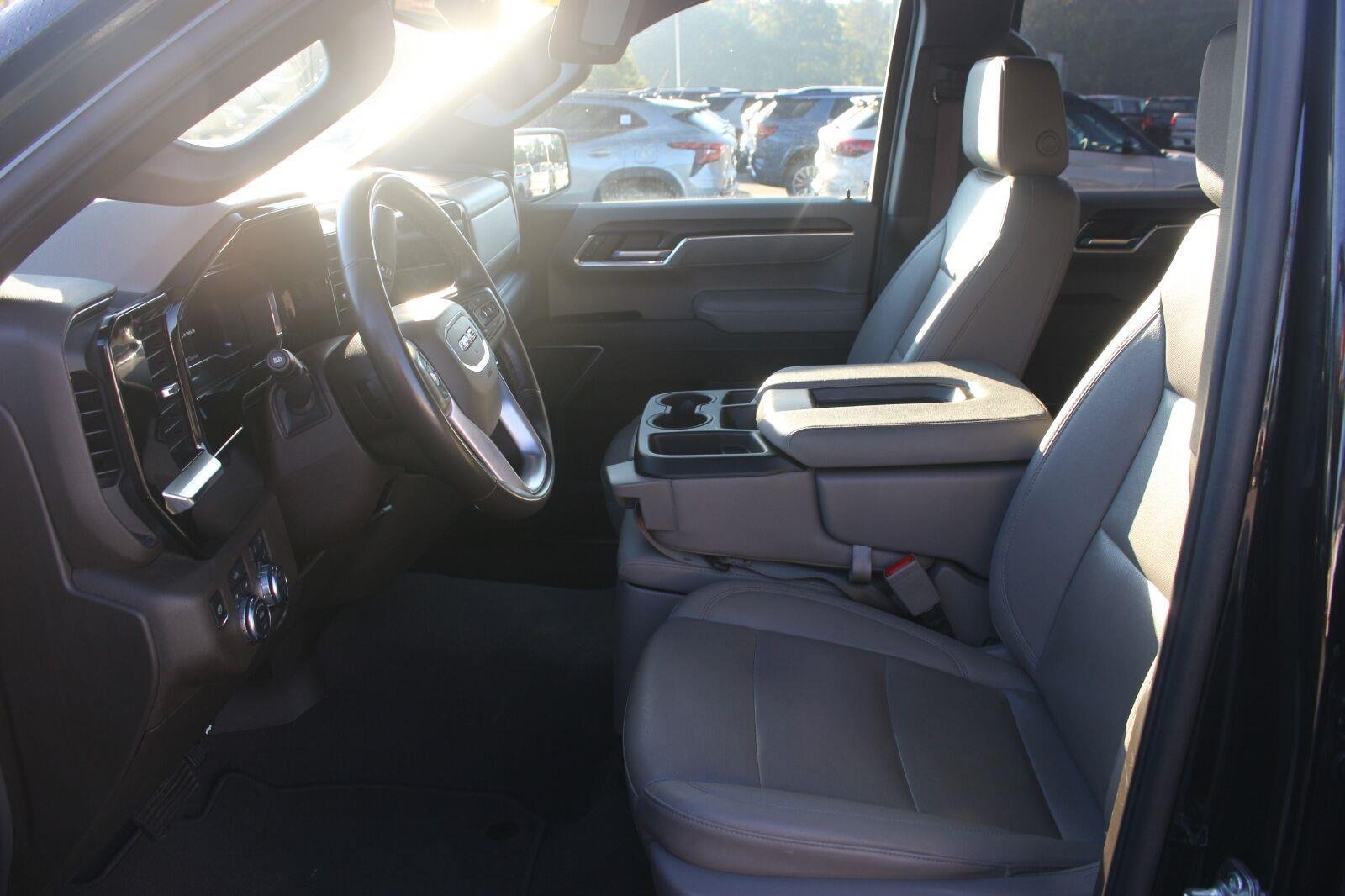 Used 2025 GMC Sierra 1500 SLT AWD/4WD image 16