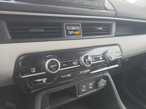Used 2023 Honda Pilot LX image 24
