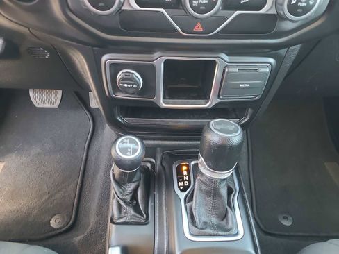 Used 2021 Jeep Wrangler Unlimited Sport AWD/4WD image 25
