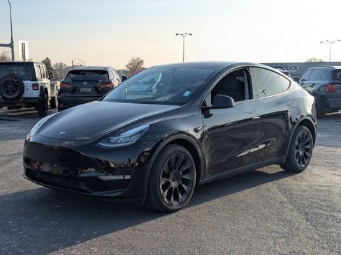 Used 2022 Tesla Model Y Long Range image 9