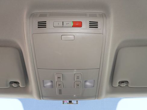 Used 2022 Volkswagen Taos SE FWD image 21