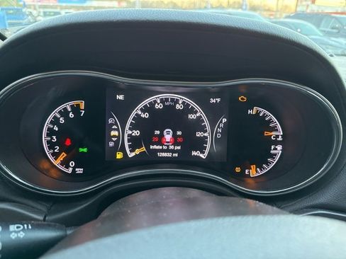 Used 2017 Jeep Grand Cherokee Overland image 12