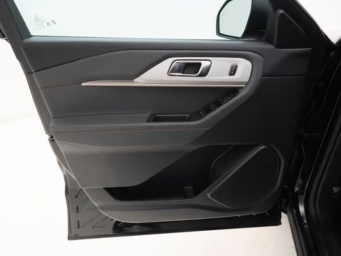 Used 2025 Ford Explorer Active image 7