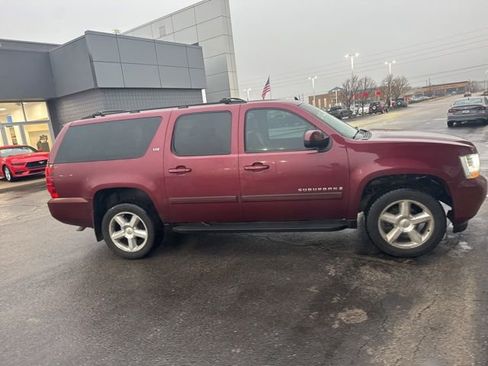 Used 2008 Chevrolet Suburban LT image 8
