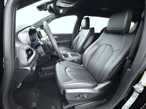 New 2026 Chrysler Pacifica Select image 10