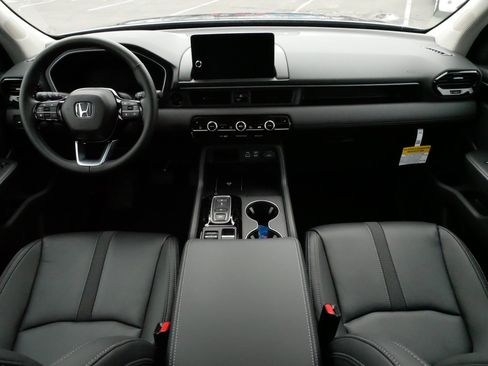 Certified 2025 Honda Pilot EX-L image 10