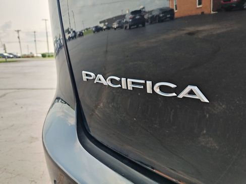 Used 2024 Chrysler Pacifica Touring-L FWD image 28