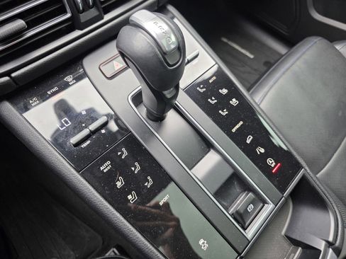 Used 2023 Porsche Macan Turbo AWD/4WD image 33