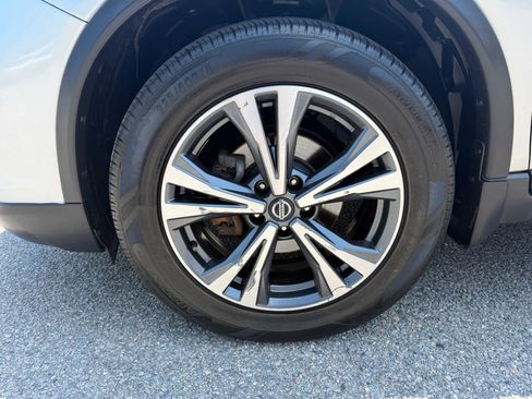 Used 2019 Nissan Rogue SV w/ Premium Package AWD/4WD image 14