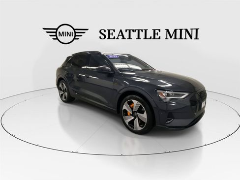Used 2023 Audi e-tron Premium Plus w/ Premium Plus Package AWD/4WD image 2
