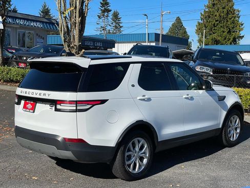 Used 2020 Land Rover Discovery SE image 8