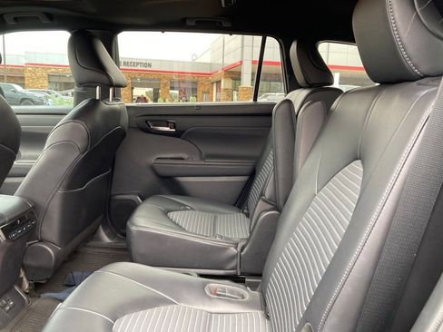 Used 2023 Toyota Highlander XSE image 11