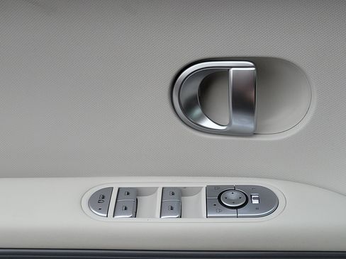Certified 2024 Hyundai Ioniq 5 SEL RWD image 10