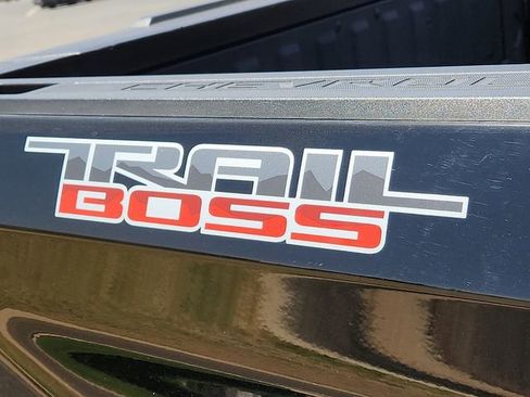 Used 2024 Chevrolet Silverado 1500 LT Trail Boss w/ Convenience Package II AWD/4WD image 9