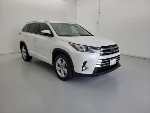 Used 2018 Toyota Highlander Limited FWD image 4