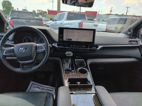 Certified 2025 Toyota Sienna Limited AWD/4WD image 12