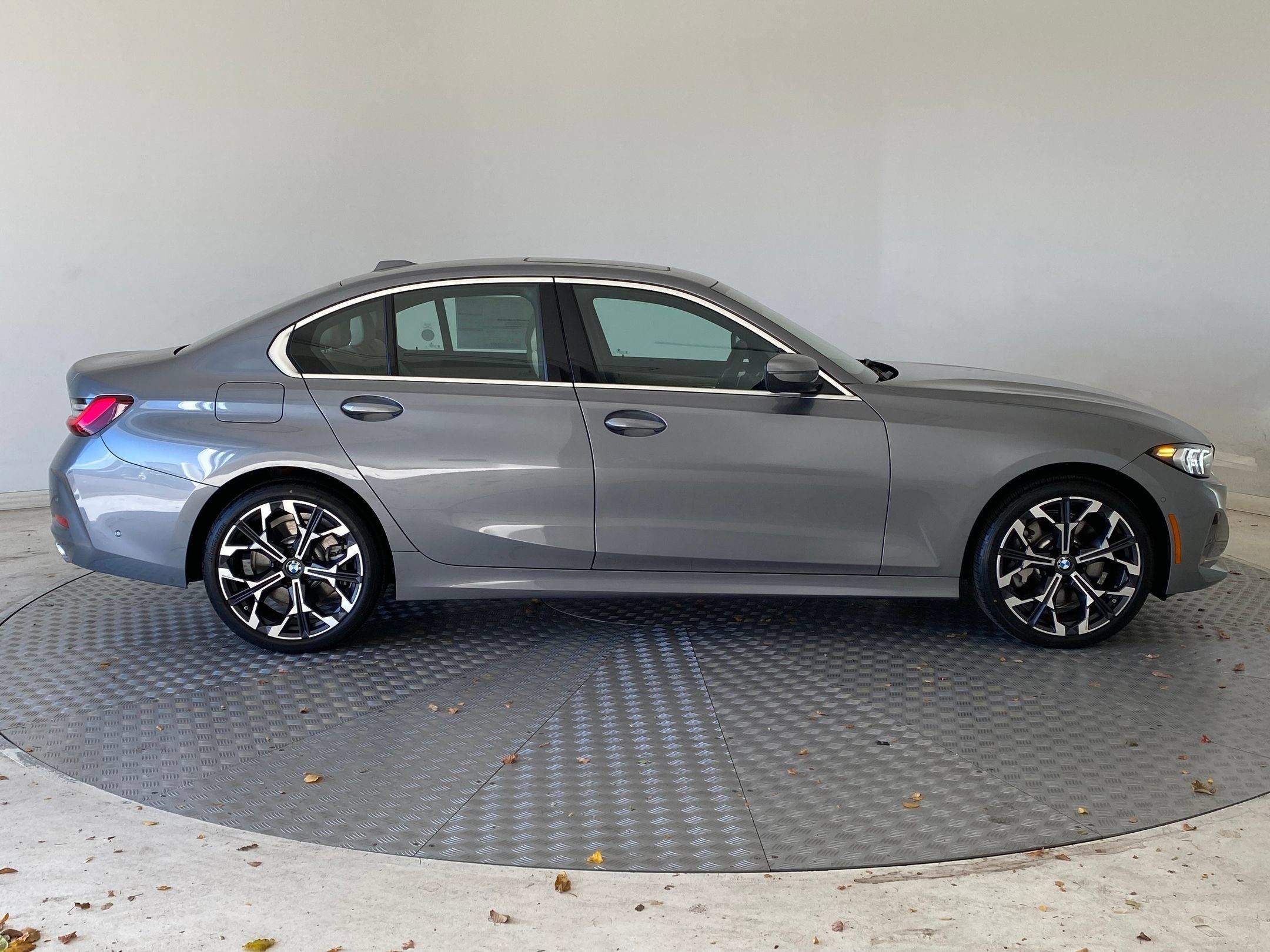 Used 2026 BMW 330i xDrive Sedan w/ Premium Package AWD/4WD image 7