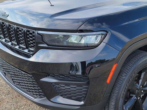 Certified 2022 Jeep Grand Cherokee Altitude image 12