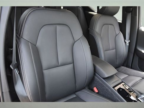 Certified 2025 Volvo XC40 B5 Ultra w/ Protection Package Premier image 19