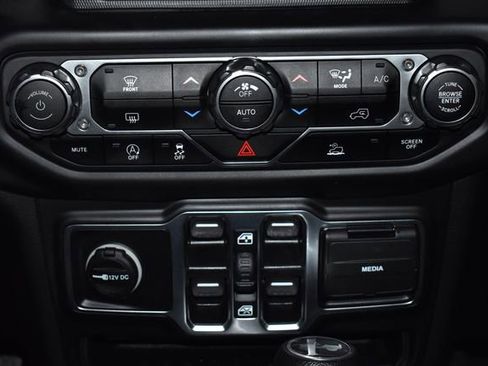 Used 2023 Jeep Wrangler Sahara image 16