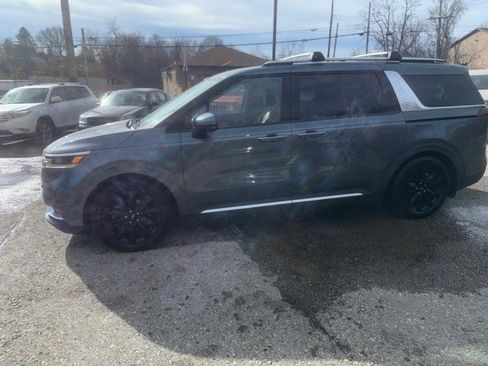 Used 2022 Kia Carnival SX image 2