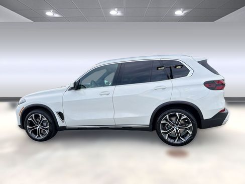 New 2026 BMW X5 xDrive40i w/ Premium Package AWD/4WD image 2