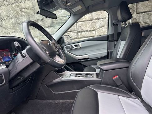 Used 2023 Ford Explorer XLT w/ Equipment Group 202A image 8