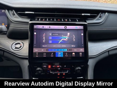 Used 2024 Jeep Grand Cherokee Limited w/ Luxury Tech Group II image 23