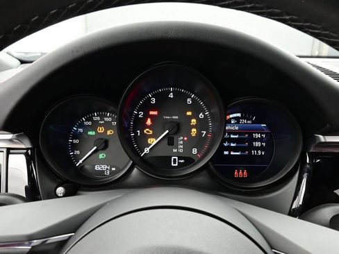 Certified 2023 Porsche Macan AWD/4WD image 9