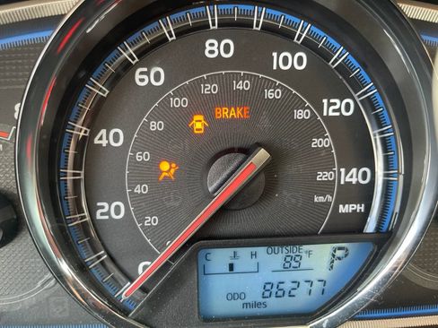 Used 2015 Toyota RAV4 Limited w/ Technology Package AWD/4WD image 5
