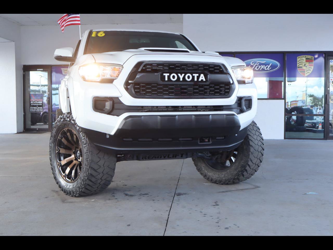 Used 2016 Toyota Tacoma TRD Sport AWD/4WD image 1