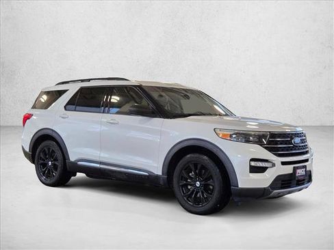 Used 2020 Ford Explorer XLT w/ Equipment Group 202A RWD image 3