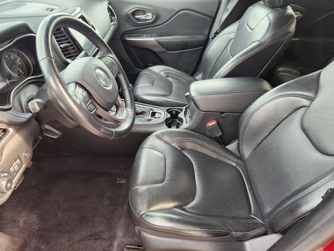 Used 2019 Jeep Cherokee Limited image 10