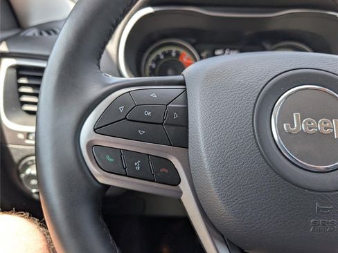 Used 2019 Jeep Cherokee Latitude Plus w/ Comfort/Convenience Group AWD/4WD image 24