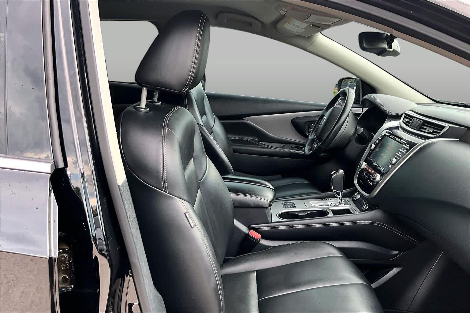 Used 2022 Nissan Murano SV w/ SV Midnight Edition Package FWD image 9