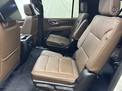 Certified 2023 Chevrolet Suburban High Country w/ Advanced Technology Package AWD/4WD image 13