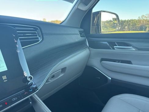 Used 2024 Jeep Wagoneer Series II w/ Flexible Seating Group RWD image 26