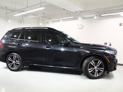 Used 2022 BMW X7 M50i w/ Executive Package image 9