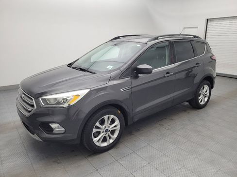 Used 2017 Ford Escape SE w/ Equipment Group 201A FWD image 2