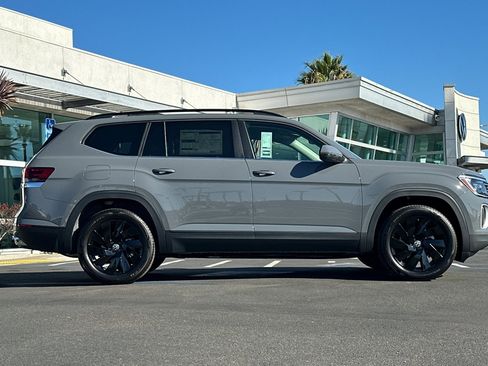 New 2026 Volkswagen Atlas SE image 4