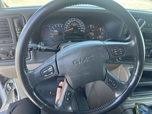 Used 2005 GMC Yukon XL SLT w/ SLT Preferred Equipment Group AWD/4WD image 21