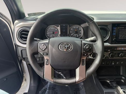 Used 2018 Toyota Tacoma Limited AWD/4WD image 12