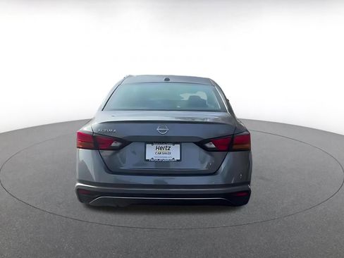 Used 2025 Nissan Altima 2.5 SV FWD image 12