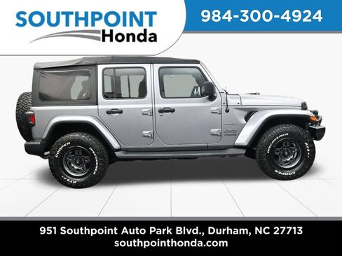 Used 2020 Jeep Wrangler Unlimited Sahara AWD/4WD image 3
