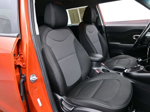 Used 2019 Kia Soul + FWD image 12