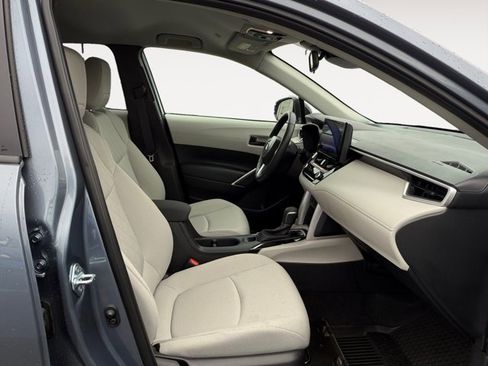 Certified 2025 Toyota Corolla Cross LE image 17