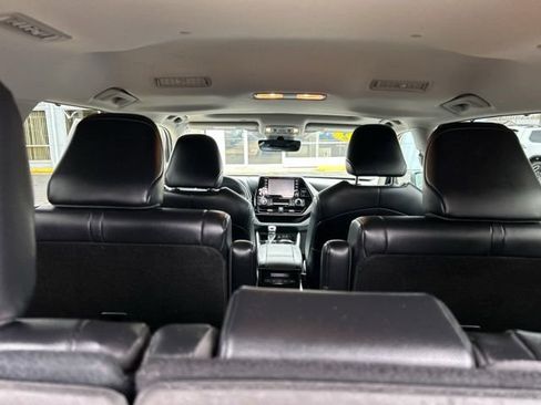 Used 2022 Toyota Highlander XLE image 12