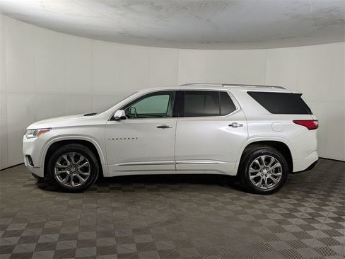 Used 2018 Chevrolet Traverse Premier image 2