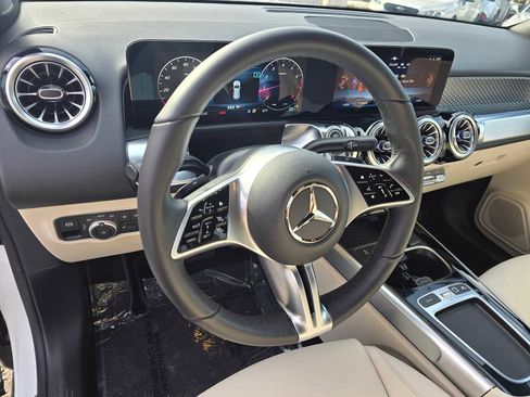 Used 2025 Mercedes-Benz GLB 250 image 26