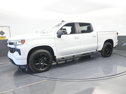 Used 2025 Chevrolet Silverado 1500 RST RWD image 2